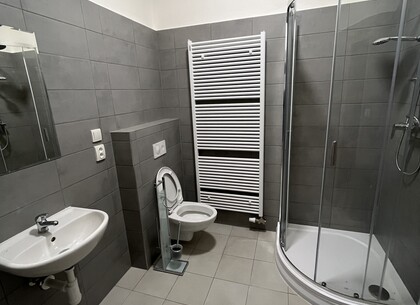Elrail - Oprava bytů a společných prostor v žst Zdice - koupelna + WC 1
