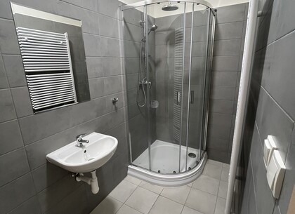 Elrail - Oprava bytů a společných prostor v žst Zdice - koupelna + WC
