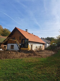 rekonstrukce staven&iacute; v Pečet&iacute;ně